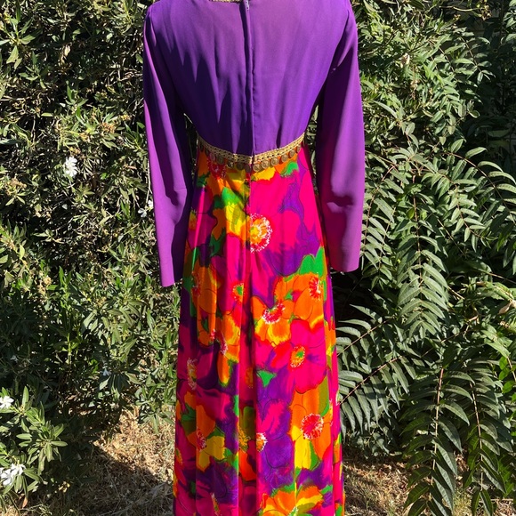 Vintage 1970’s psychedelic handmade barkcloth maxi dress with gold ribbon trim - Picture 2 of 8